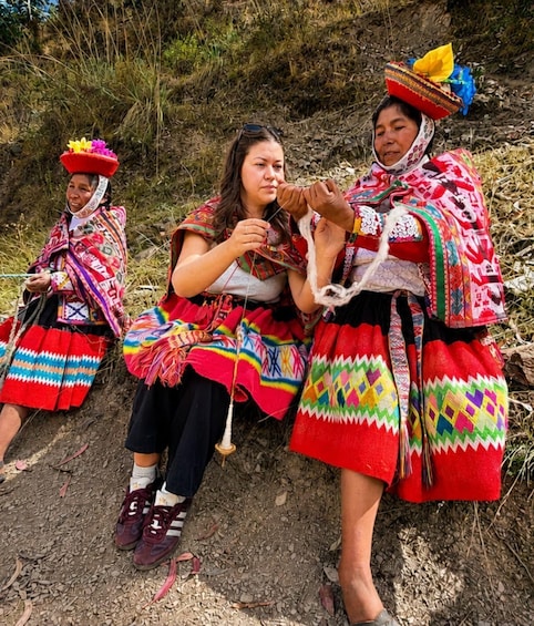 Picture 2 for Activity Ollantaytambo: Pachamanca Lunch Experience & Llama Walk 4