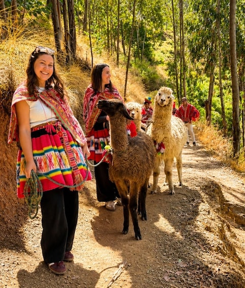 Picture 5 for Activity Ollantaytambo: Pachamanca Lunch Experience & Llama Walk 2