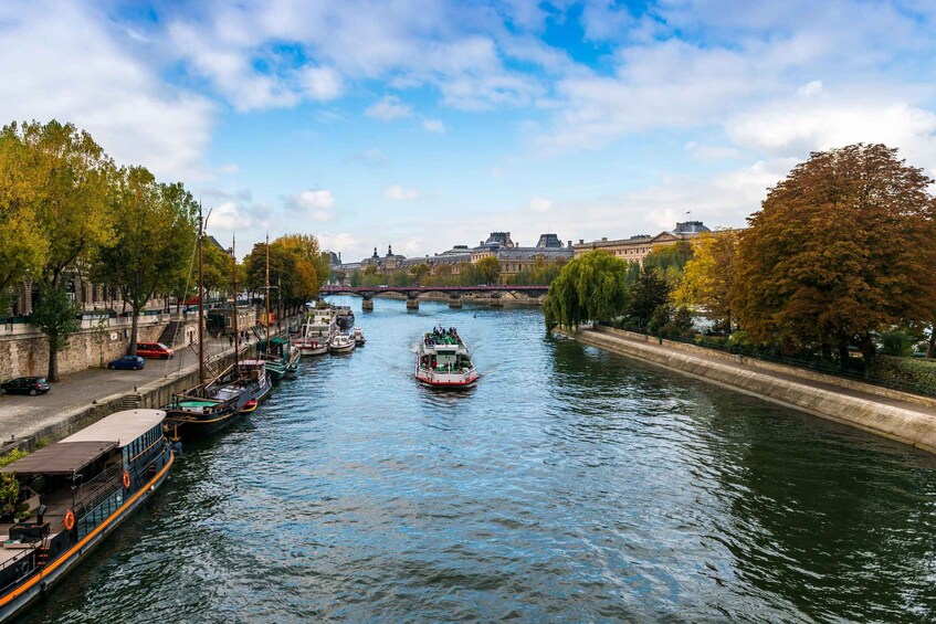 Picture 55 for Activity Paris: Evening Lights Cruise with Legendary Bateaux-Mouches® 3