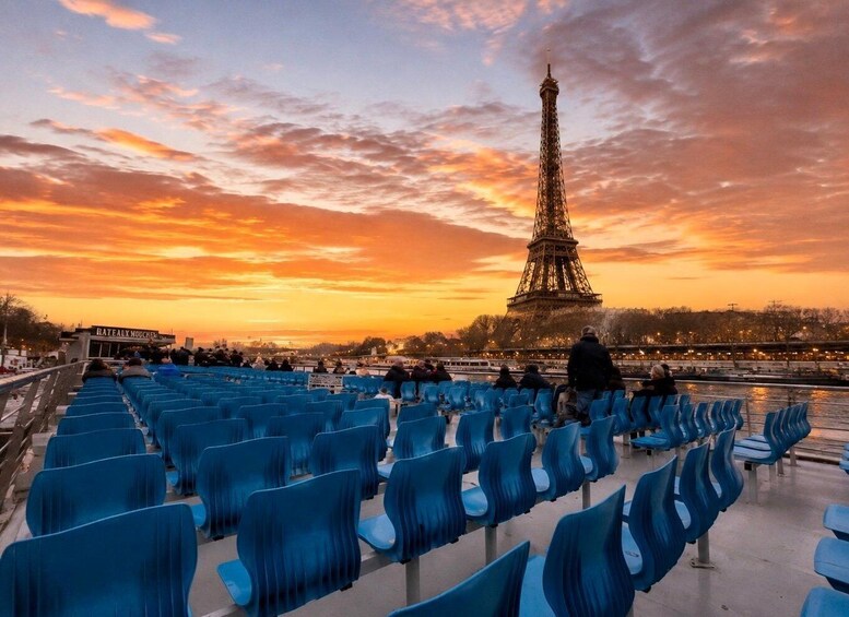 Picture 6 for Activity Paris: Evening Lights Cruise with Legendary Bateaux-Mouches 3