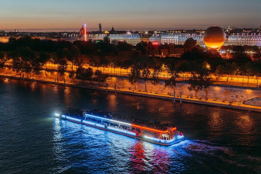 Picture 60 for Activity Paris: Evening Lights Cruise with Legendary Bateaux-Mouches® 4