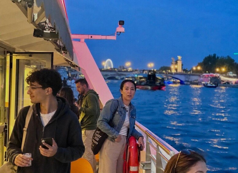 Picture 31 for Activity Paris: Evening Lights Cruise with Legendary Bateaux-Mouches 5