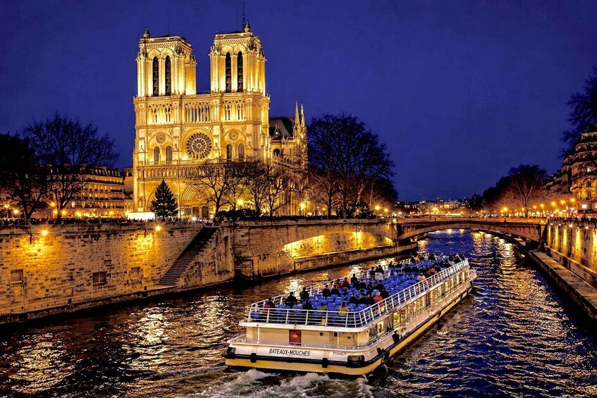 Picture 1 for Activity Paris: Evening Lights Cruise with Legendary Bateaux-Mouches 2