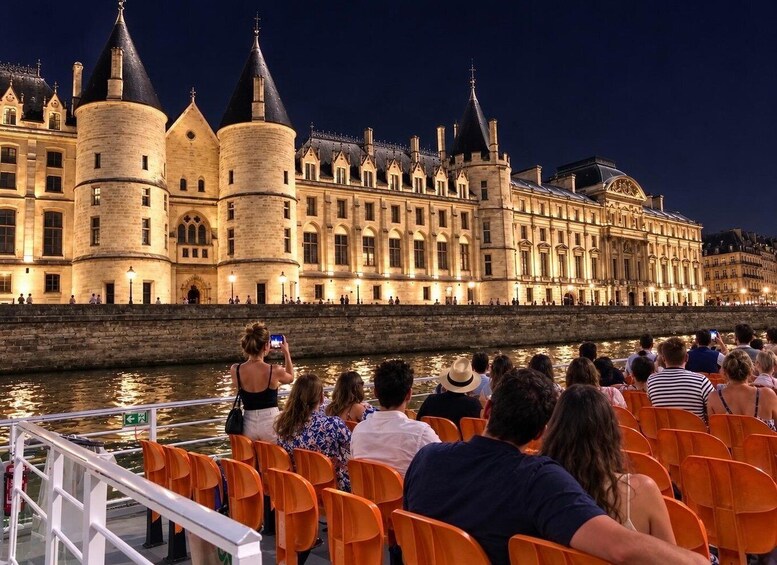 Picture 9 for Activity Paris: Evening Lights Cruise with Legendary Bateaux-Mouches 4