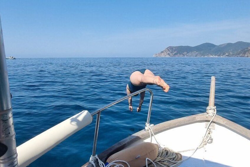 A person diving into the ocean from a boat. 4