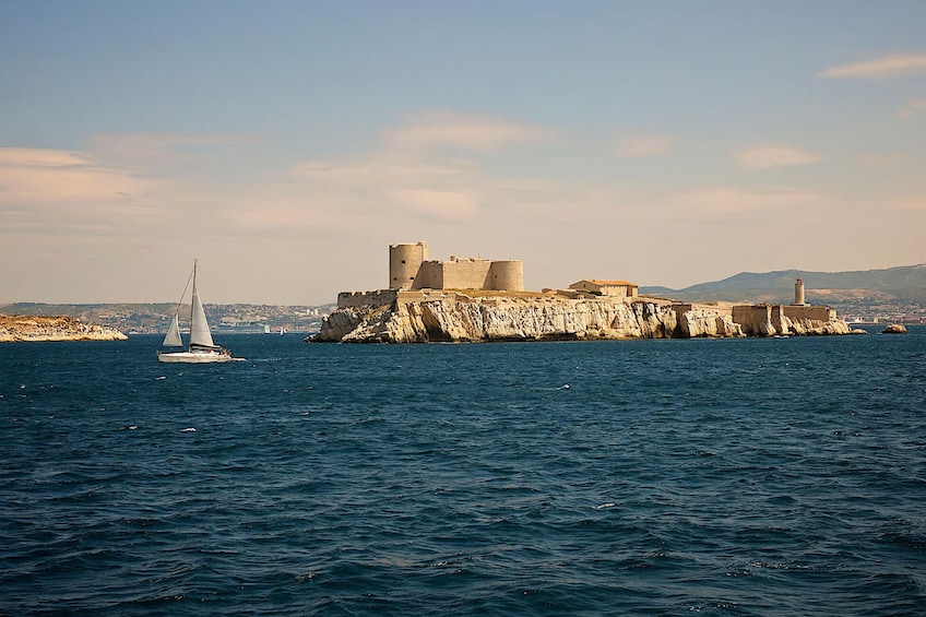 Marseille: Boat Trip and entrance to IF Castle with a host 2