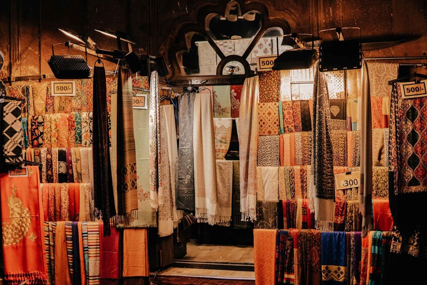 Picture 3 for Activity Jaipur: Guided Shopping Tour Experience with Female Expert 5