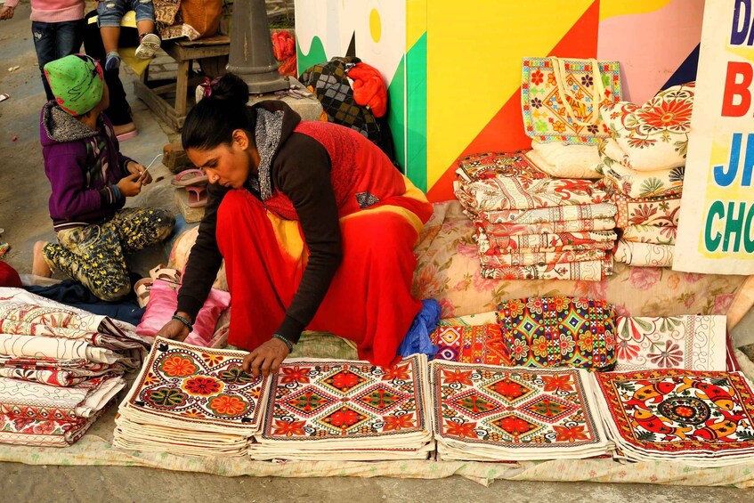 Picture 4 for Activity Jaipur: Guided Shopping Tour Experience with Female Expert 4