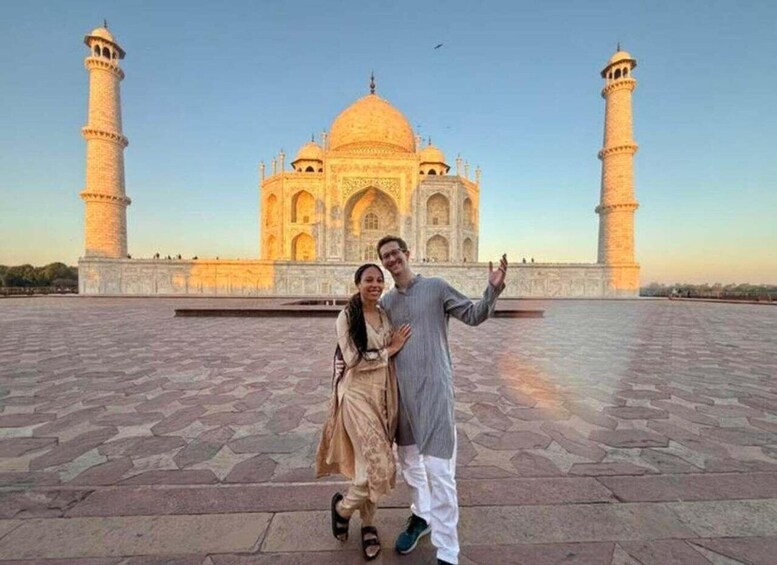 A couple posing in front of the Taj Mahal. 1