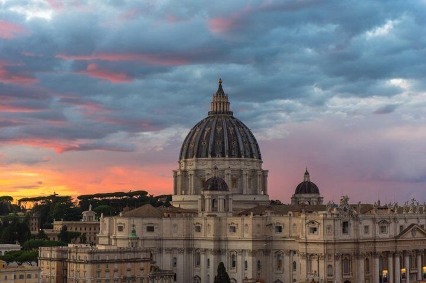 A large domed building with classical architecture, surrounded by other historic buildings. 5