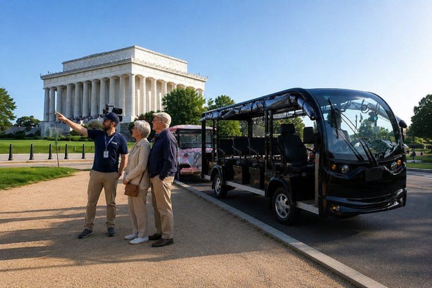 DC: DayTime Small-Group Guided Monuments&Memorials Tour by E-Cart 4