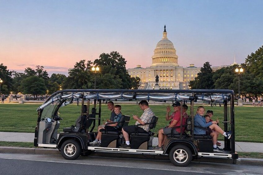 DC: DayTime Small-Group Guided Monuments&Memorials Tour by E-Cart 2