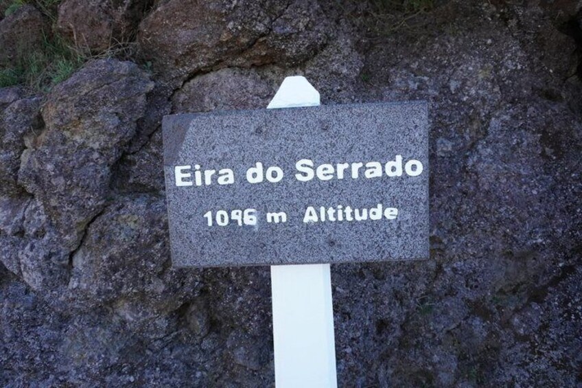 A sign indicating 'Eira do Serrado' with an altitude of 1096 meters. 3