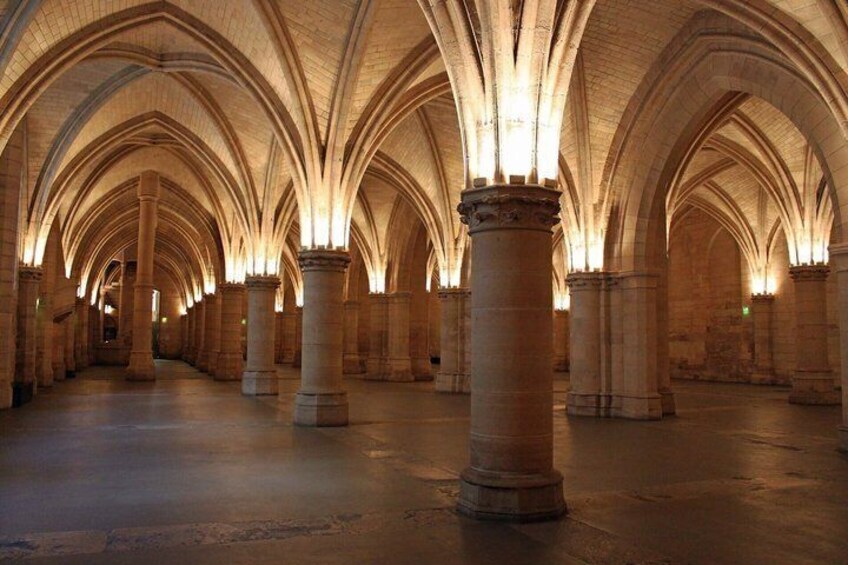 A cathedral interior with arched ceilings and columns. 1