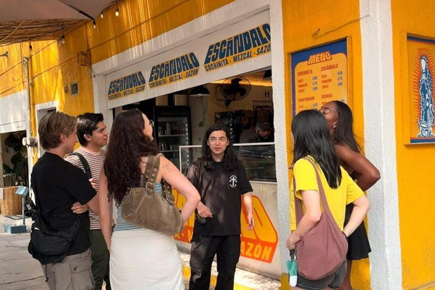 A group of people standing outside a yellow building with a sign that reads 'ESCANDALLO ESCANDALLO ESCANDALLO ESCANDALLO ESCANDALLO ESCANDALLO ESCANDALLO ESCANDALLO ESCANDALLO ESCANDALLO ESCANDALLO ESCANDALLO ESCANDALLO ESCANDALLO ESCANDALLO ESCANDALLO ESCANDALLO ESCANDALLO ESCANDALLO ESCANDALLO ESCANDALLO ESCANDALLO ESCANDALLO ESCANDALLO ESCANDALLO ESCANDALLO ESCANDALLO ESCANDALLO ESCANDALLO ESCANDALLO ESCANDALLO ESCANDALLO ESCANDALLO ESCANDALLO ESCANDALLO ESCANDALLO ESCANDALLO ESCANDALLO ESCANDALLO ESCANDALLO ESCANDALLO ESCANDALLO ESCANDALLO ESCANDALLO ESCANDALLO ESCAND 1
