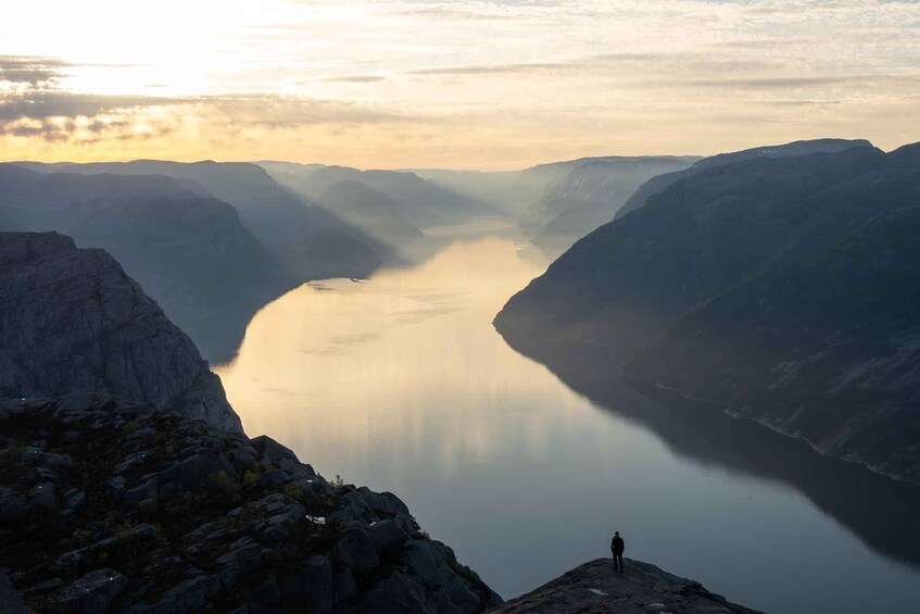 Stavanger: Preikestolen Sunrise Hike with Buffet Breakfast 1
