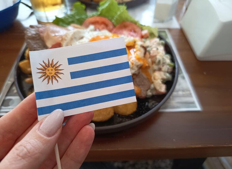 Picture 1 for Activity Colonia del Sacramento: Sightseeing Walking Tour and Traditional Uruguayan Chivito 2
