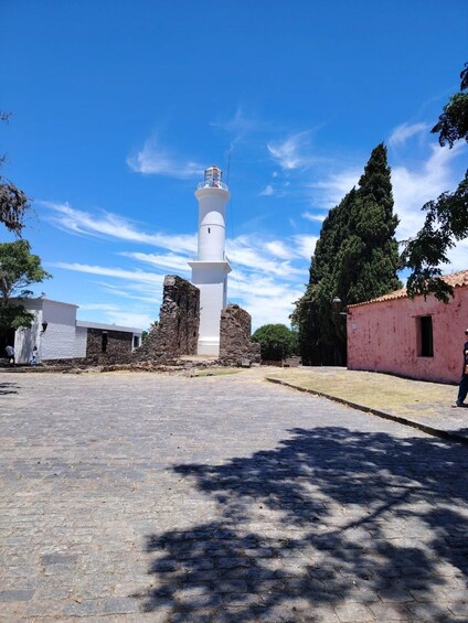 Picture 7 for Activity Colonia del Sacramento: Sightseeing Walking Tour and Traditional Uruguayan Chivito 4