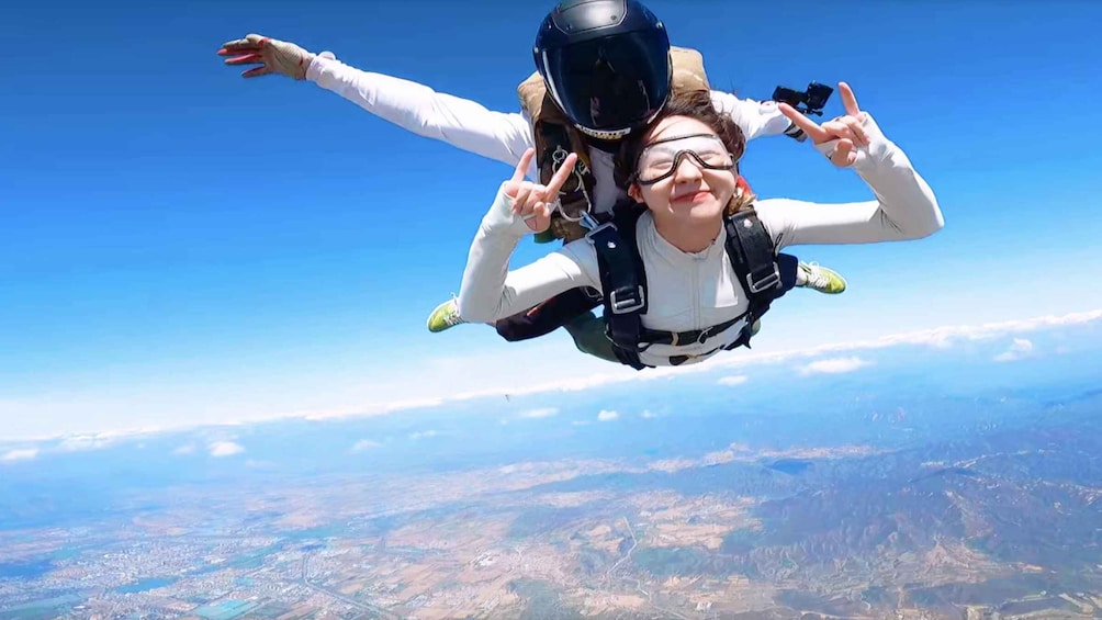 Beijing: Tandem Skydiving & Badaling Great Wall Tour 1