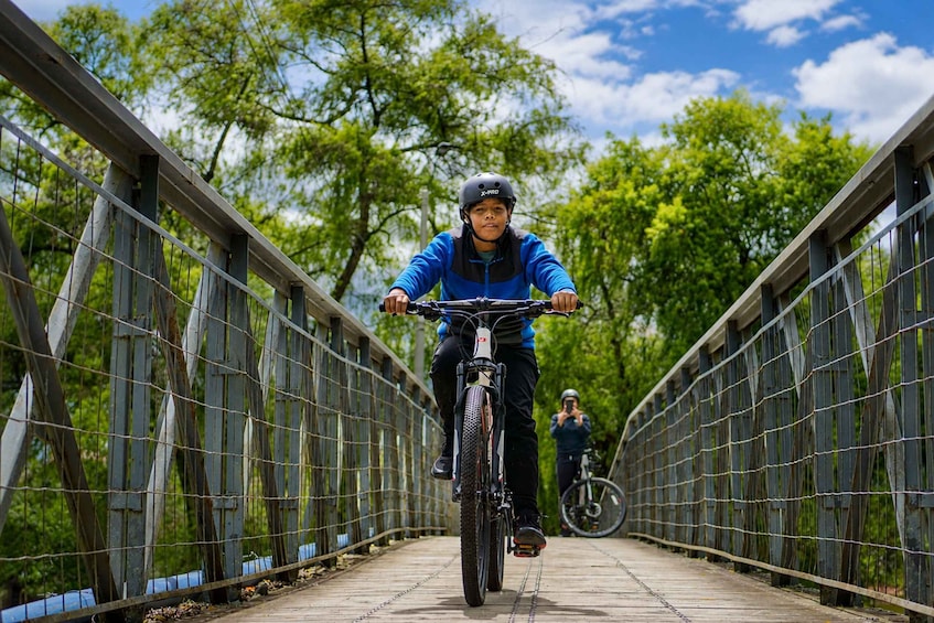 Cuenca: Rivers Bike Tour with Artisan Ice Cream Stop 2