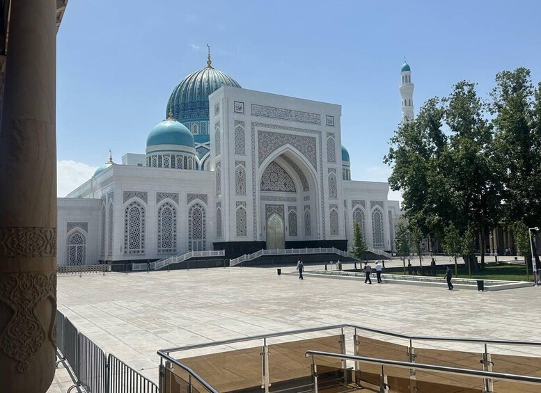 A large mosque with a central dome and minarets, surrounded by a spacious courtyard. 4