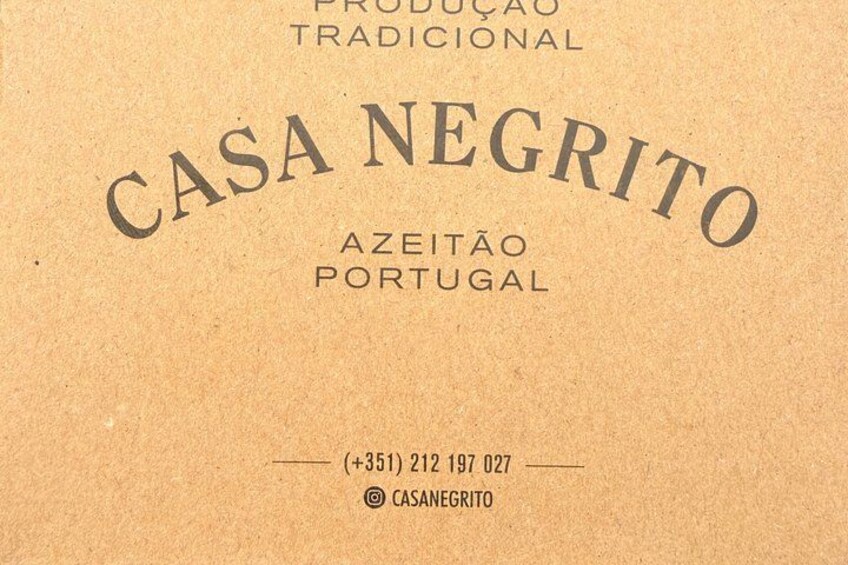 A brown textured background with the text 'CASA NEGRITO AZEITÃO PORTUGAL' and a phone number '+351 212 197 027'. 1