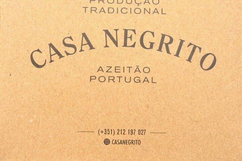 A brown textured background with the text 'CASA NEGRITO AZEITÃO PORTUGAL' and a phone number. 5