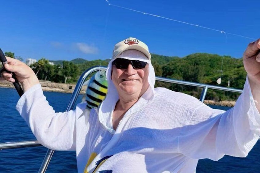 Sanya remote sea fishing 3-4 hours (10 people)one-on-one teaching 4