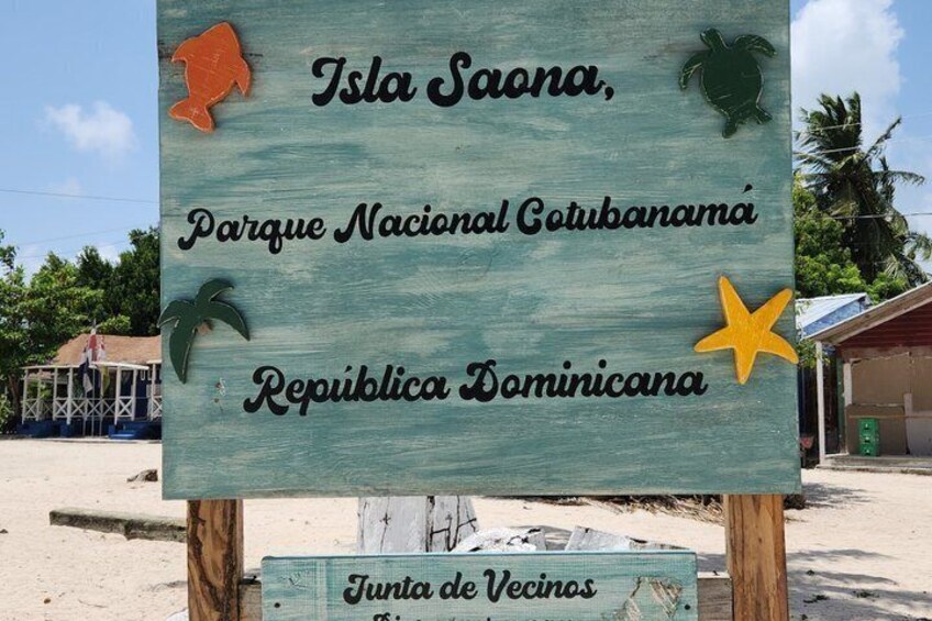 A sign for Isla Saona, Parque Nacional Cotubanamá, República Dominicana. 5