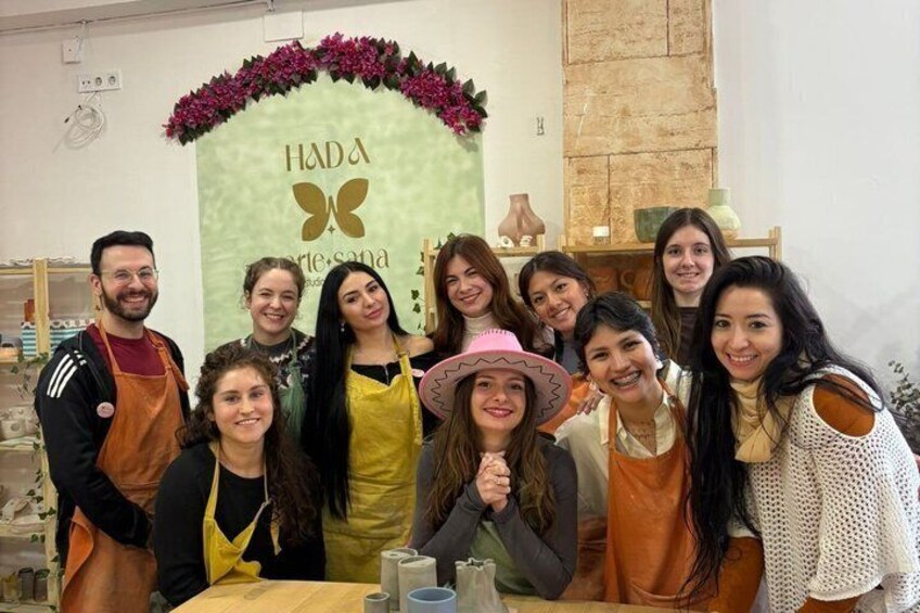 A group of people in a room with a banner that reads 'HADA cer.ana.' 3