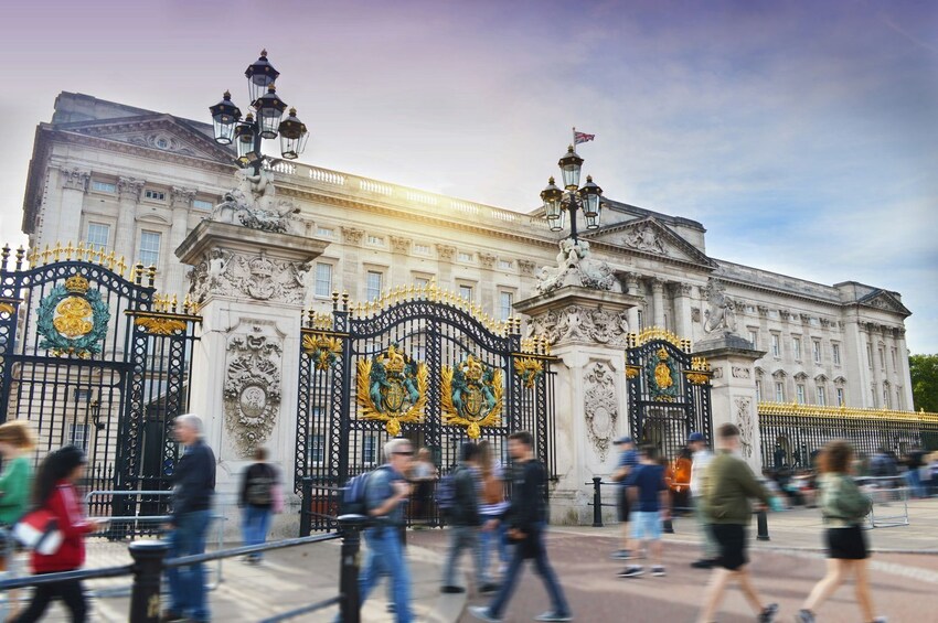 London: Science Museum Timed Entry & Audio Tour with a City Walk 5