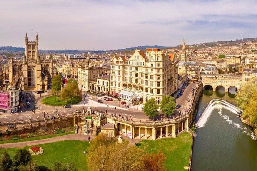 A cityscape with a prominent cathedral, a river, and a bridge. 5