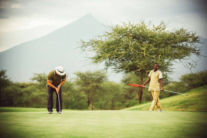Tanzania: Golf, Big Five & Great Migration Safari 1