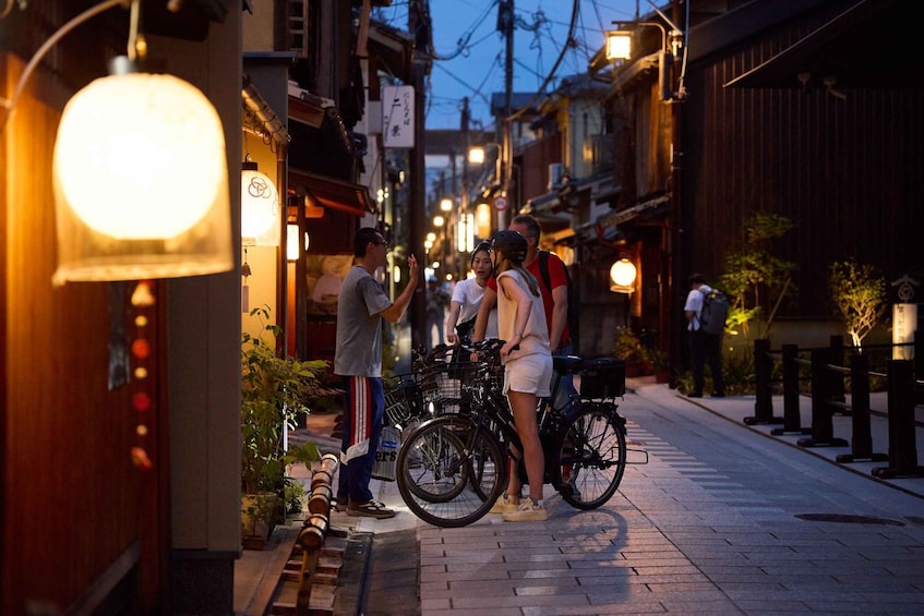Picture 2 for Activity Kyoto: Night E-Bike Tour Hidden Gems & Backstreets 3