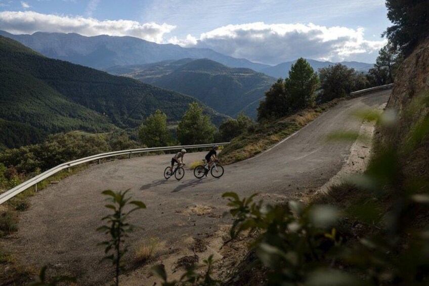 Cols du Tour de France à Bike: Aravis with Certified Guide 1