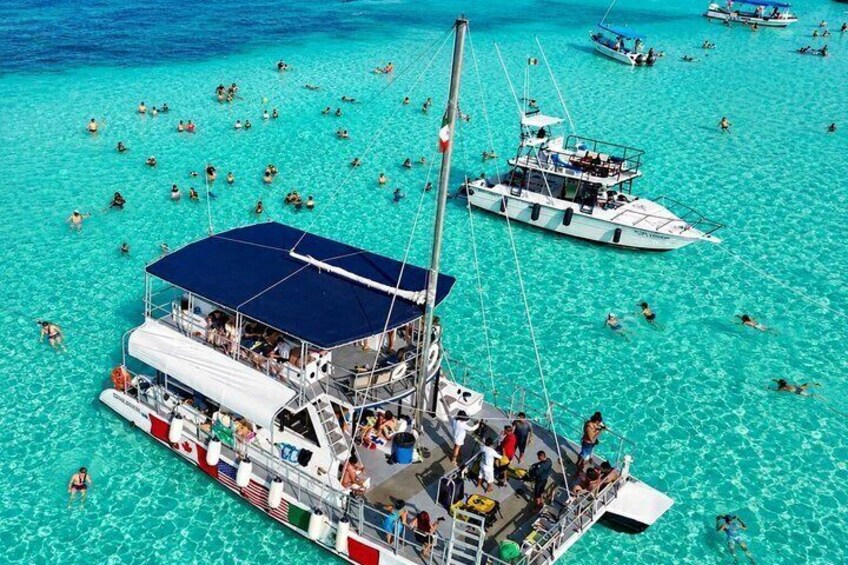 Catamaran Snorkeling Adventure to El Cielo 2