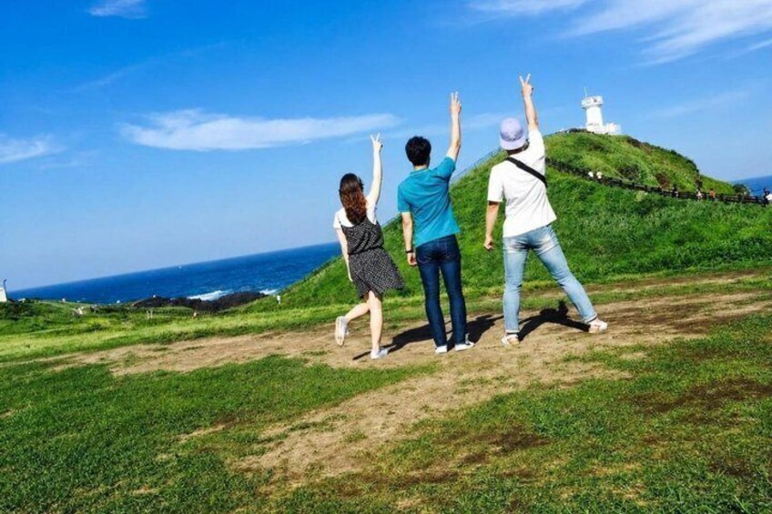 Jeju East Highlights Tour Manjanggul Lava Tube and Haenyeo Show 4