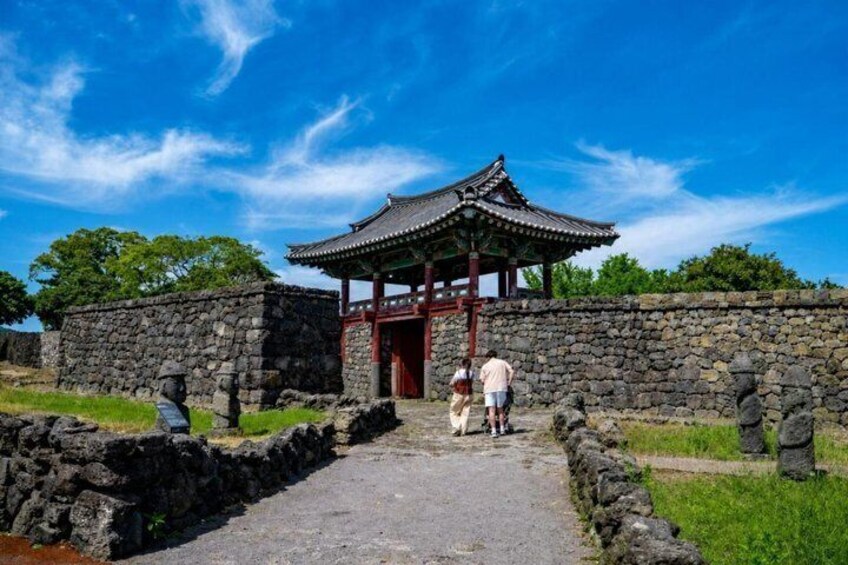 Jeju East Highlights Tour Manjanggul Lava Tube and Haenyeo Show 5