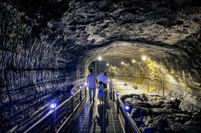 Jeju East Highlights Tour Manjanggul Lava Tube and Haenyeo Show 2