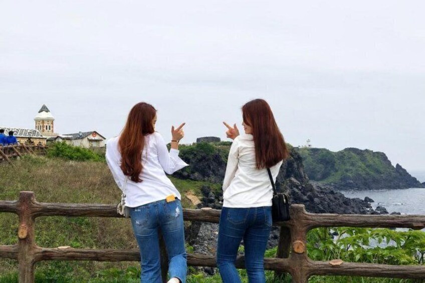 Jeju East Highlights Tour Manjanggul Lava Tube and Haenyeo Show 3