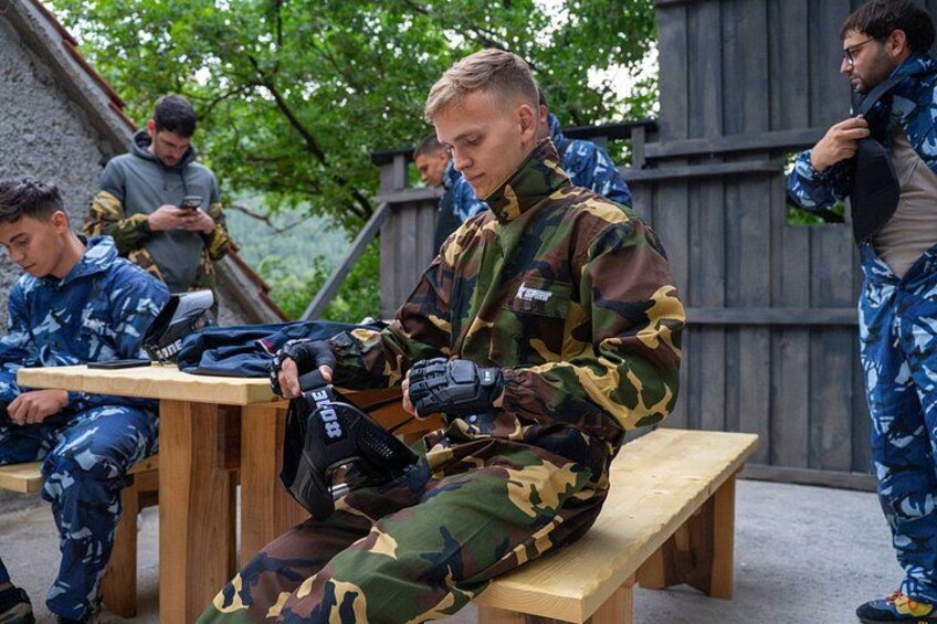 Omis Forest Paintball Battle with 300 Balls and Full Gear 5