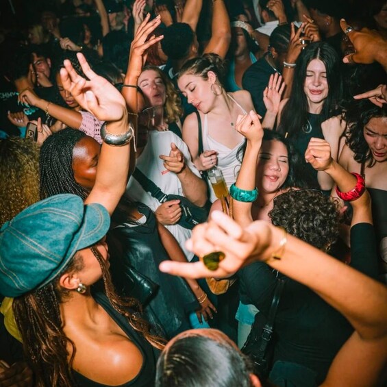 Picture 2 for Activity Cartagena: Pubcrawl with VIP Entry to Rooftops and Nightclub 5