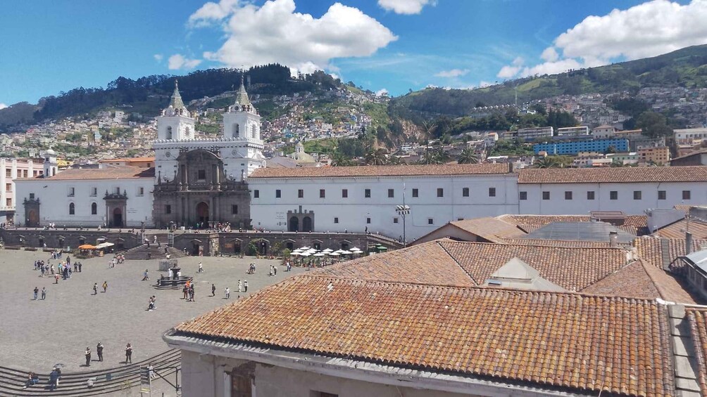 Quito old city: history, arts and heritage. Another approach 1