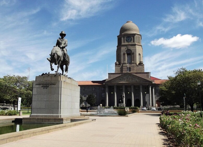 A statue of a man on horseback in front of a building with a dome and columns. 5