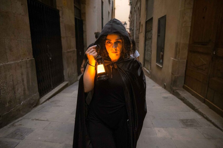 Picture 4 for Activity Barcelona: Haunted Dark History Walk of the Old Town 5