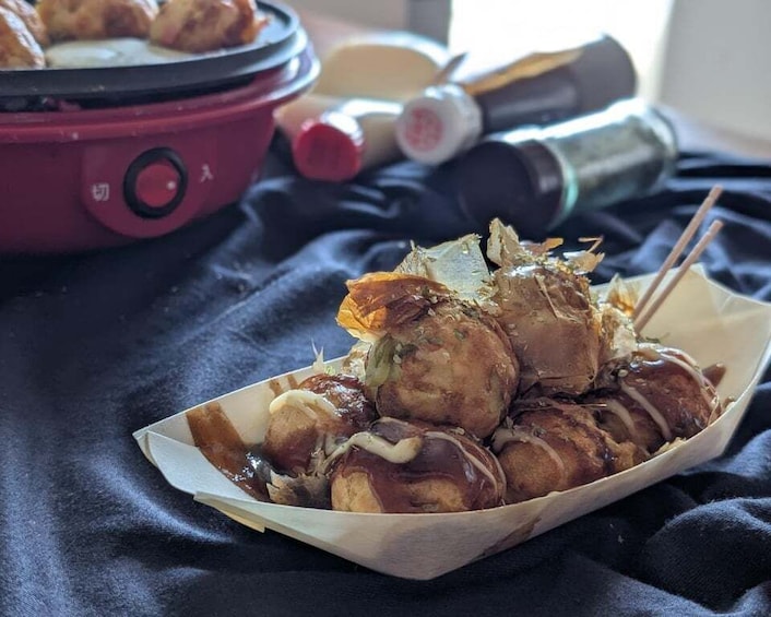Nagoya: Let's have fun making the very popular takoyaki! 1