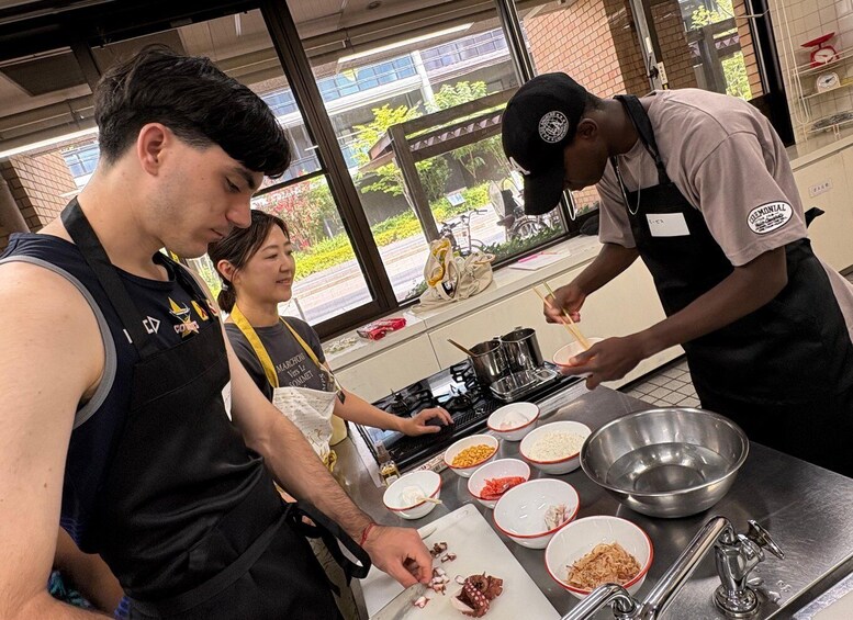Picture 8 for Activity Nagoya: Let's have fun making the very popular takoyaki! 2