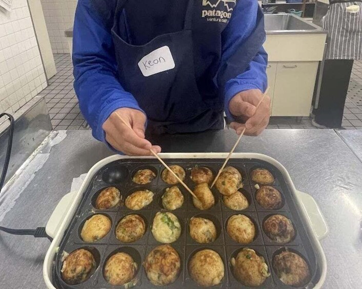 Picture 8 for Activity Nagoya: Let's have fun making the very popular takoyaki! 5