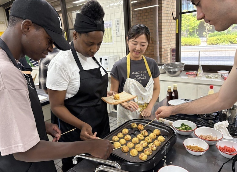 Picture 2 for Activity Nagoya: Let's have fun making the very popular takoyaki! 2