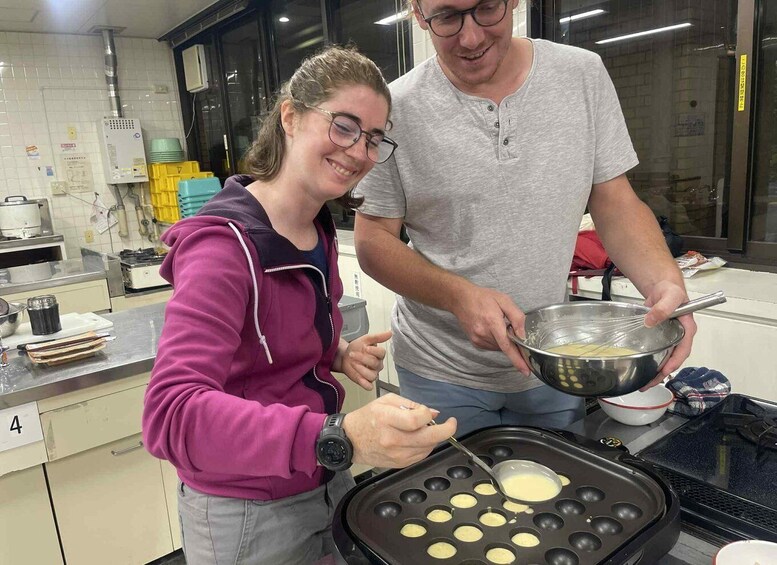 Picture 1 for Activity Nagoya: Let's have fun making the very popular takoyaki! 2